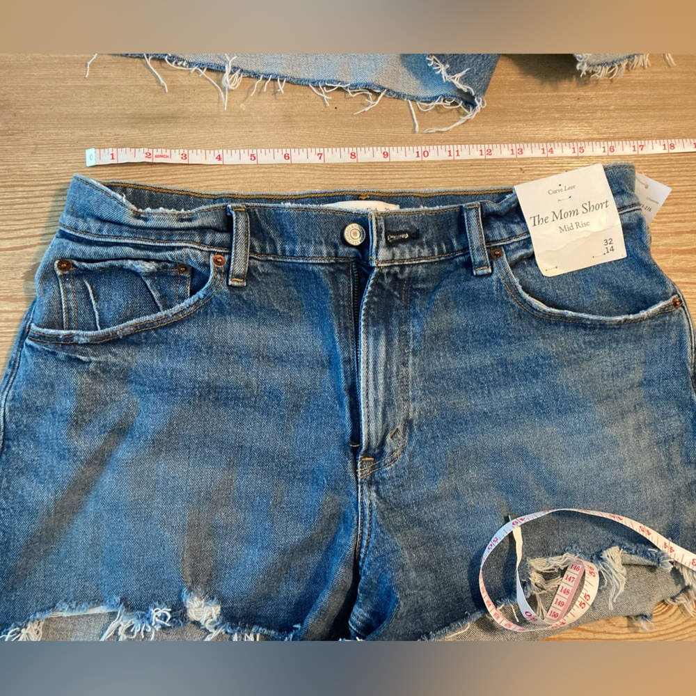 Abercrombie curve love mom short size 32